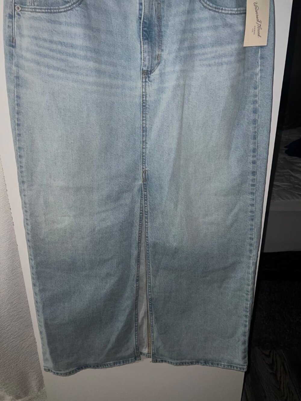 Women's blue Denim Maxi Skirt - Universal Thread Medium Wash 16 large slit NEW - Picture 3 of 6